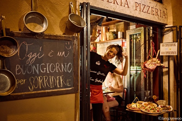 장준우 셰프가 직접 찍은 이 사진은 이탈리아 레스토랑의 생생한 소리가 들리는 듯 즐거움이 느껴진다. 본조르노~~